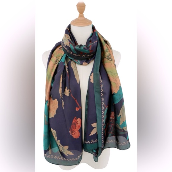 Scarf - Picture 5 of 8